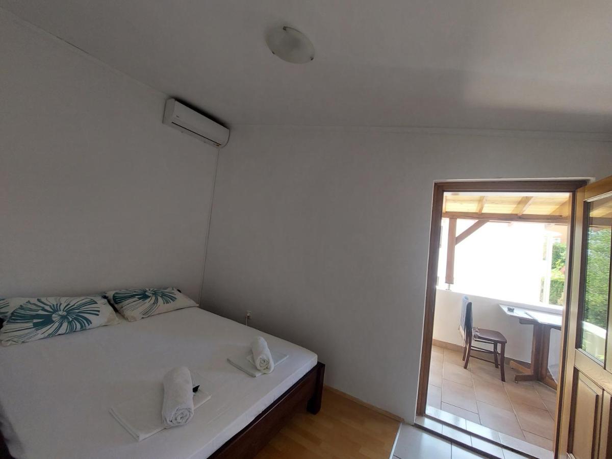 Studio Apartment Iva - 50 M From The Sea-Balcony Pag Town Exterior foto